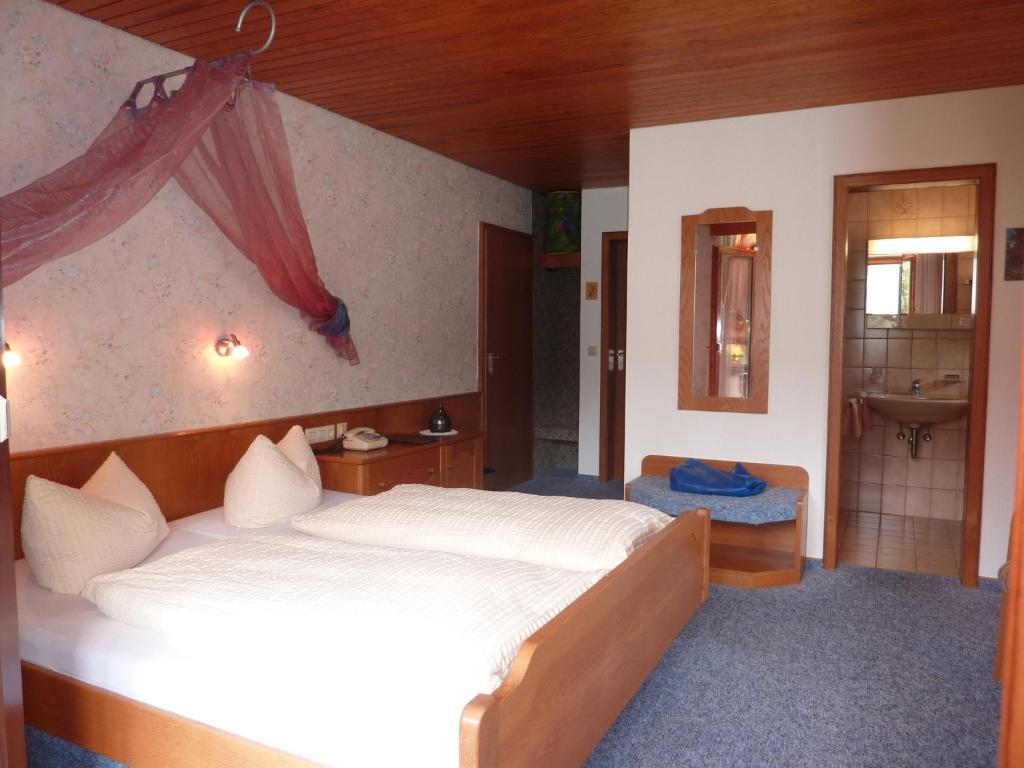 Atina Hotel Bad Wildbad Oda fotoğraf