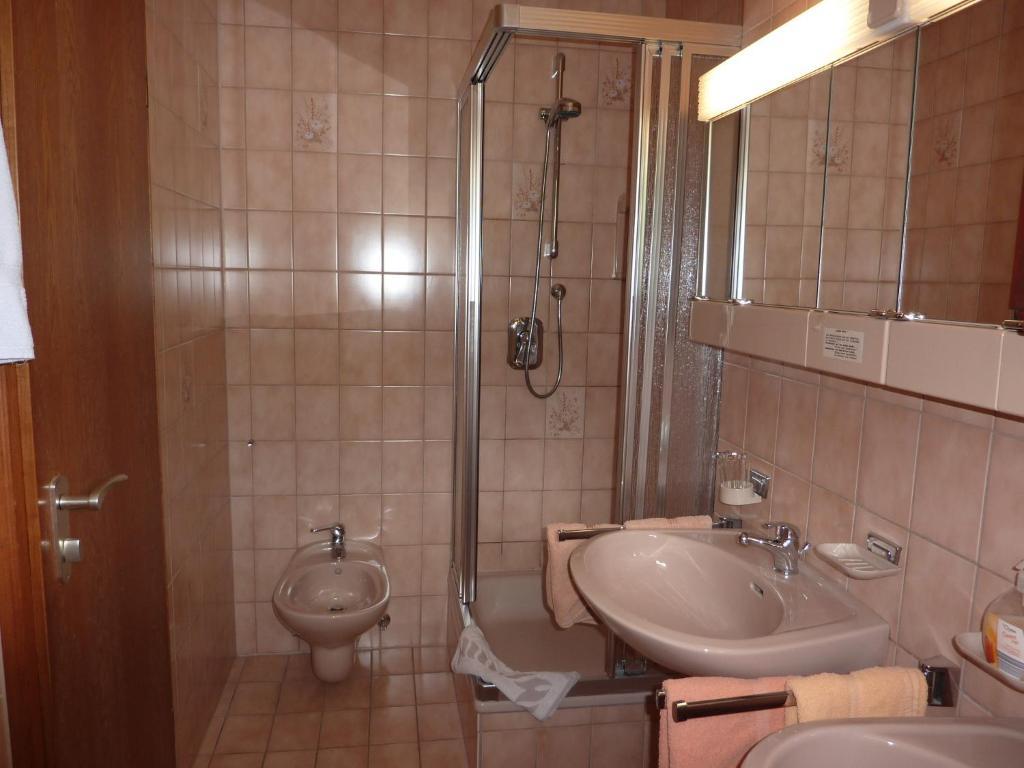 Atina Hotel Bad Wildbad Oda fotoğraf