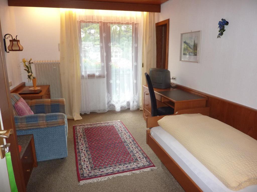 Atina Hotel Bad Wildbad Oda fotoğraf